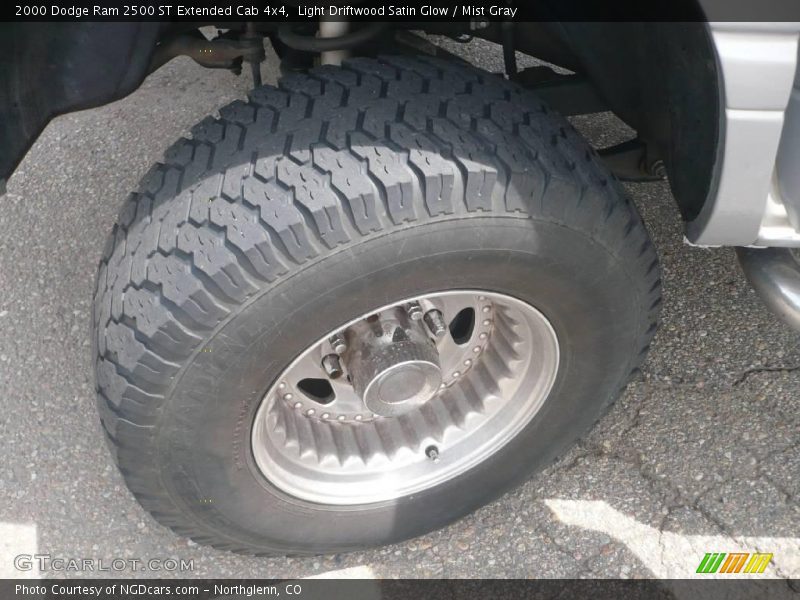 Light Driftwood Satin Glow / Mist Gray 2000 Dodge Ram 2500 ST Extended Cab 4x4