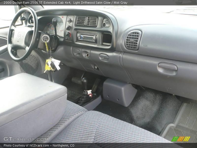 Light Driftwood Satin Glow / Mist Gray 2000 Dodge Ram 2500 ST Extended Cab 4x4