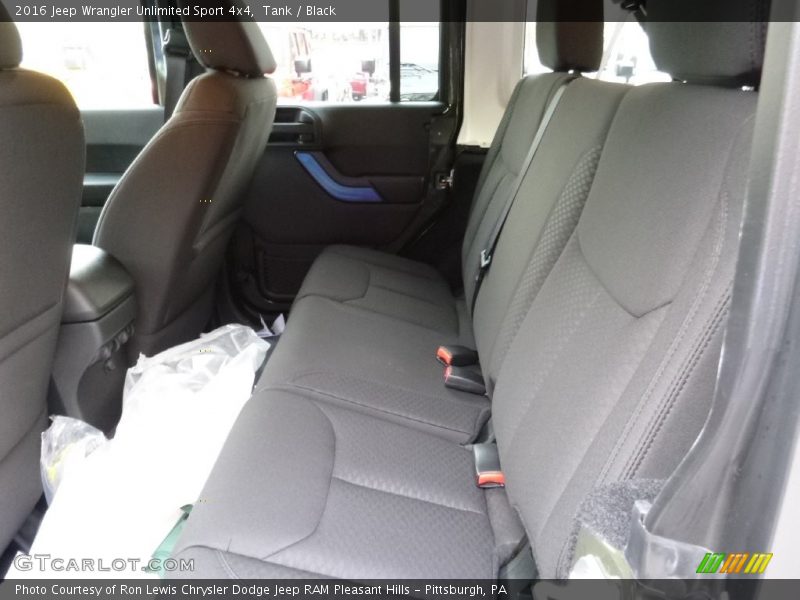 Tank / Black 2016 Jeep Wrangler Unlimited Sport 4x4