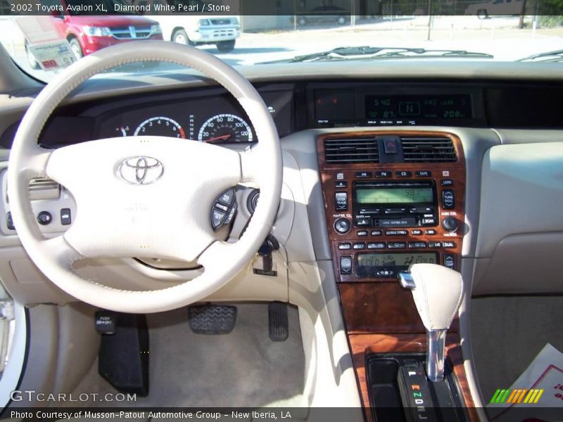 Diamond White Pearl / Stone 2002 Toyota Avalon XL