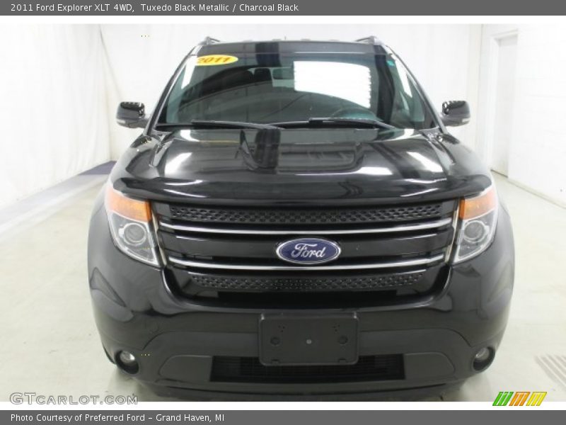 Tuxedo Black Metallic / Charcoal Black 2011 Ford Explorer XLT 4WD