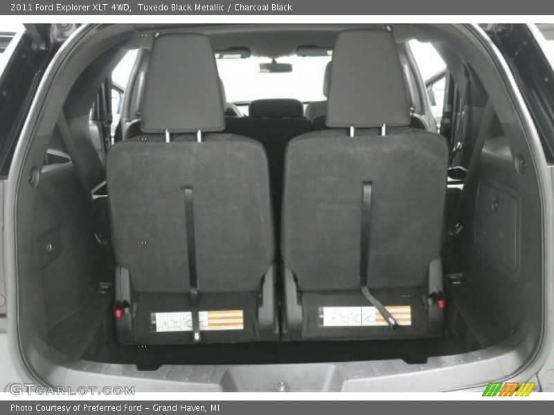 Tuxedo Black Metallic / Charcoal Black 2011 Ford Explorer XLT 4WD