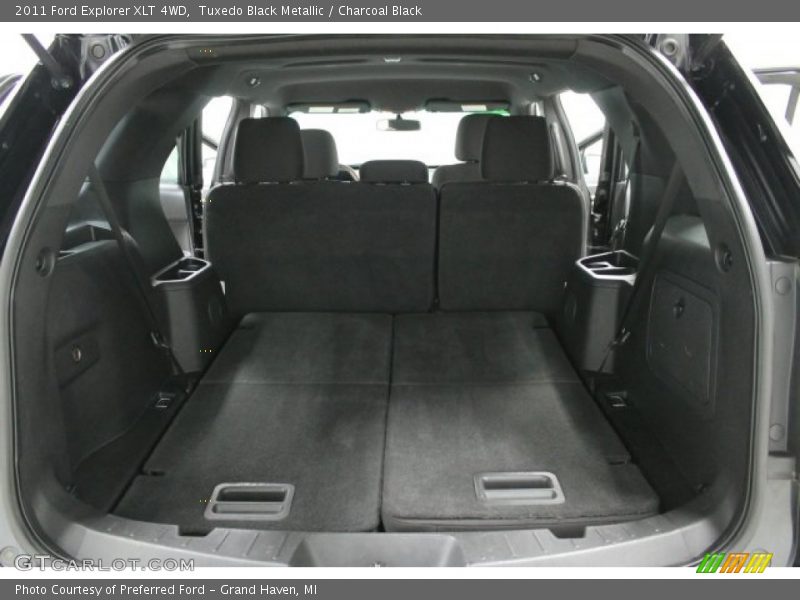 Tuxedo Black Metallic / Charcoal Black 2011 Ford Explorer XLT 4WD