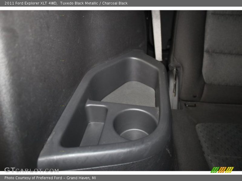 Tuxedo Black Metallic / Charcoal Black 2011 Ford Explorer XLT 4WD