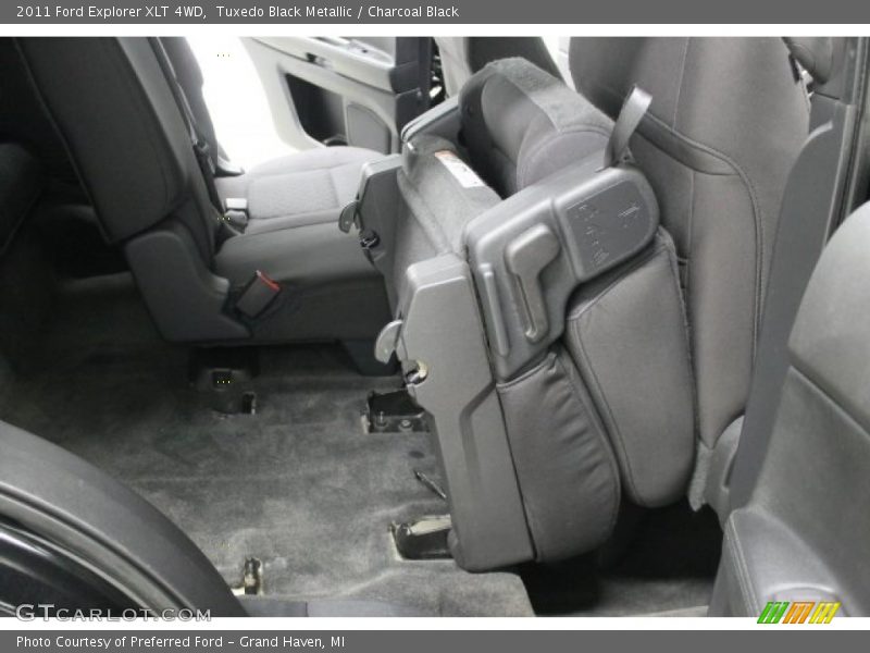 Tuxedo Black Metallic / Charcoal Black 2011 Ford Explorer XLT 4WD