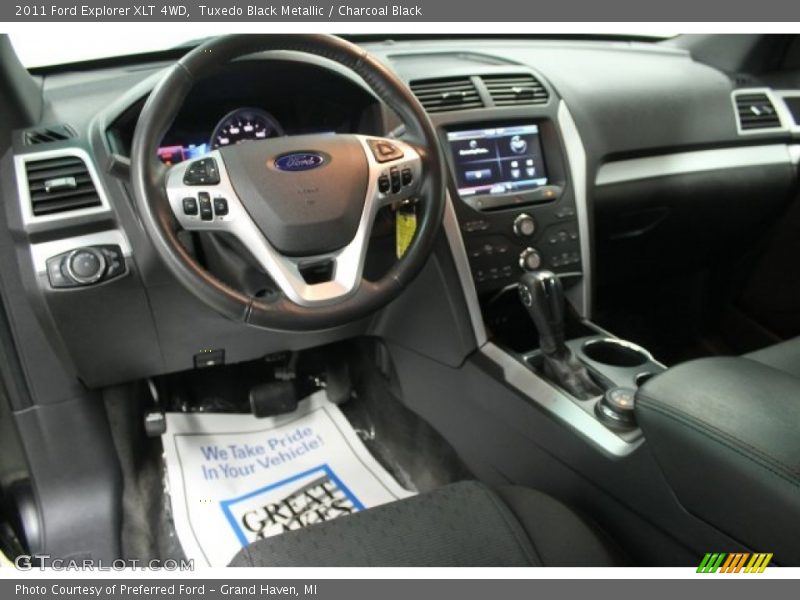 Tuxedo Black Metallic / Charcoal Black 2011 Ford Explorer XLT 4WD