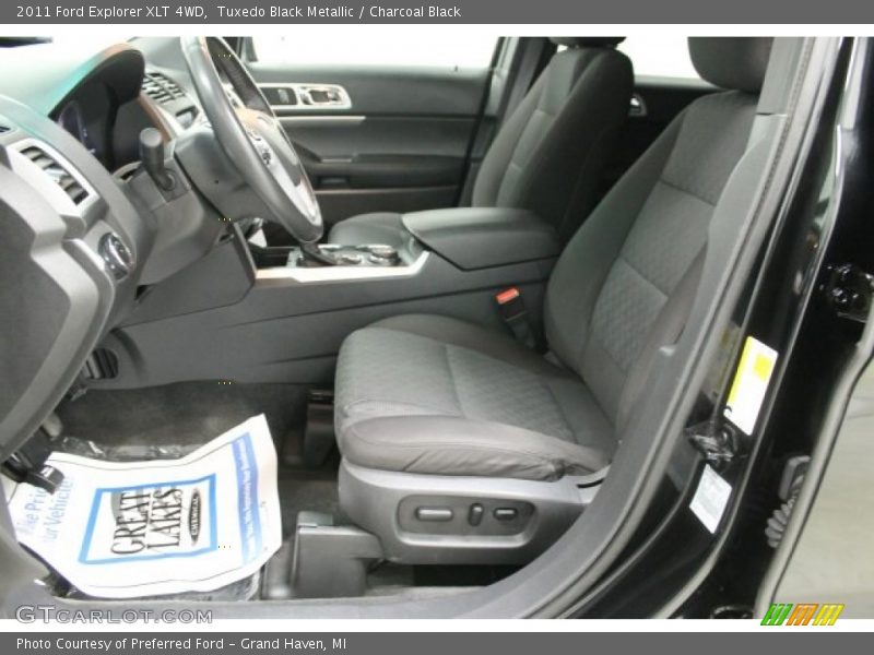 Tuxedo Black Metallic / Charcoal Black 2011 Ford Explorer XLT 4WD