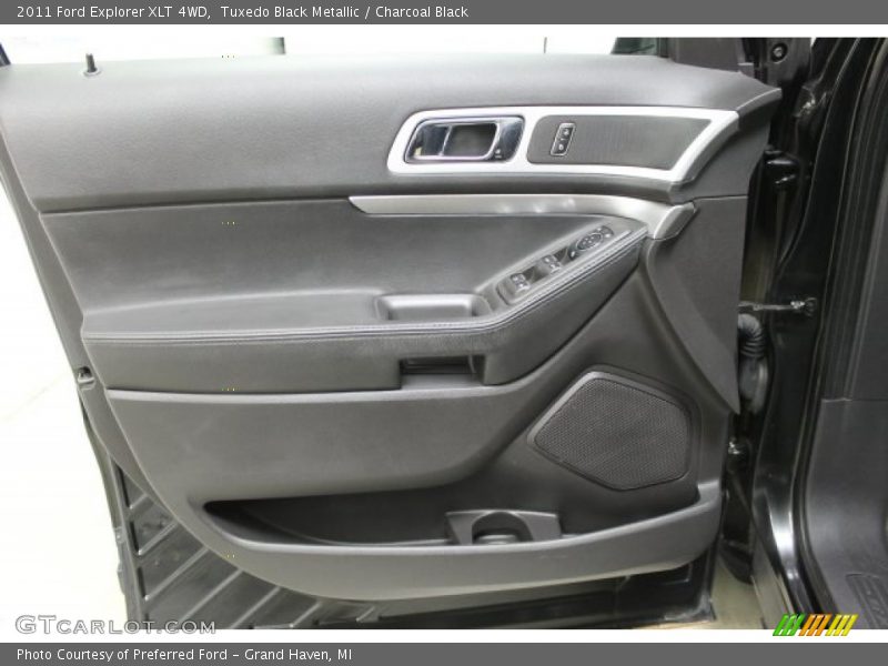 Tuxedo Black Metallic / Charcoal Black 2011 Ford Explorer XLT 4WD