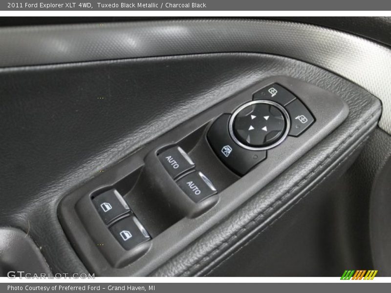 Tuxedo Black Metallic / Charcoal Black 2011 Ford Explorer XLT 4WD