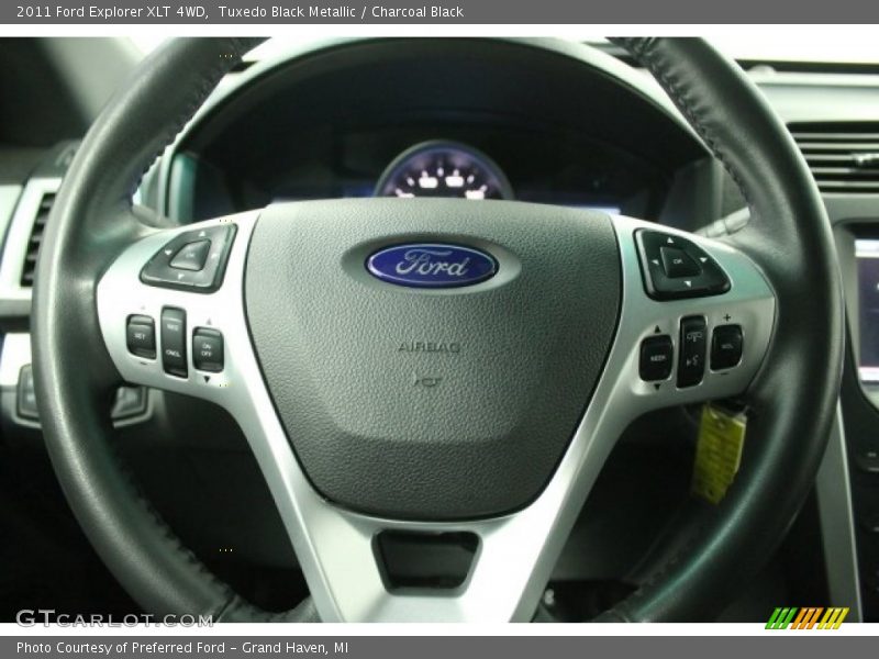 Tuxedo Black Metallic / Charcoal Black 2011 Ford Explorer XLT 4WD