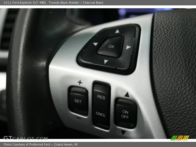 Tuxedo Black Metallic / Charcoal Black 2011 Ford Explorer XLT 4WD