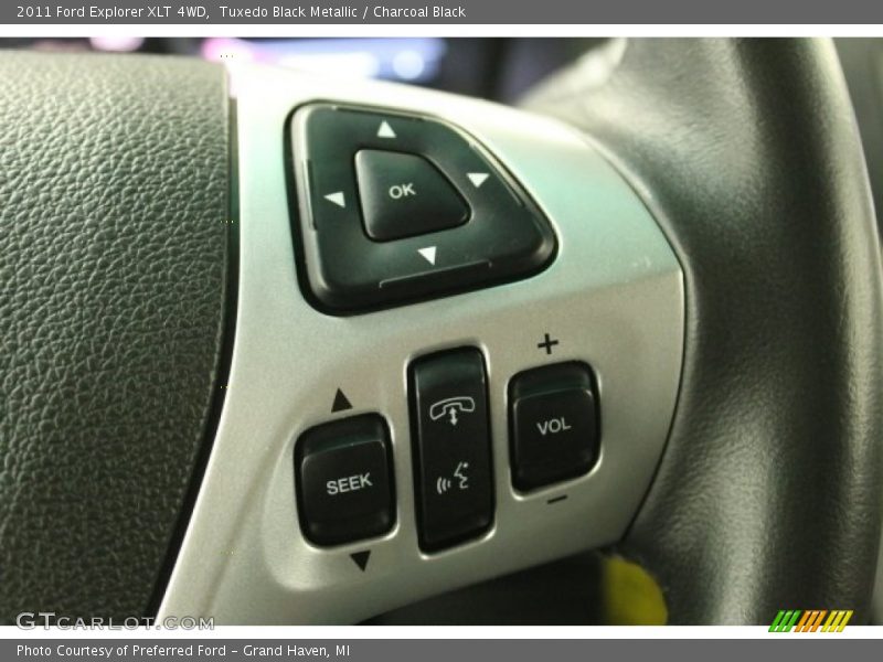 Tuxedo Black Metallic / Charcoal Black 2011 Ford Explorer XLT 4WD