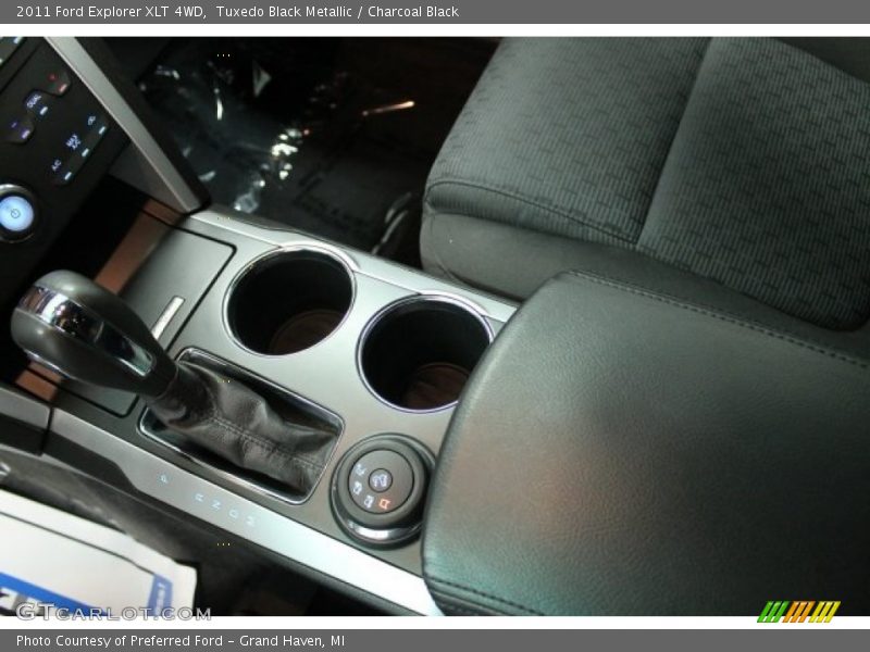 Tuxedo Black Metallic / Charcoal Black 2011 Ford Explorer XLT 4WD