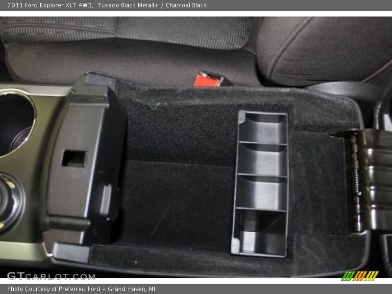Tuxedo Black Metallic / Charcoal Black 2011 Ford Explorer XLT 4WD
