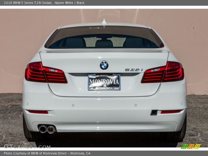 Alpine White / Black 2016 BMW 5 Series 528i Sedan