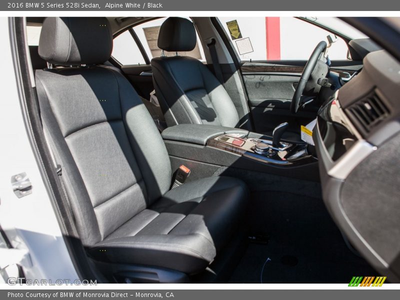 Alpine White / Black 2016 BMW 5 Series 528i Sedan