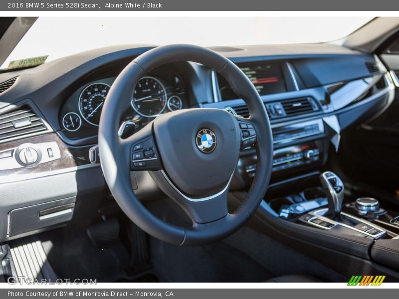 Alpine White / Black 2016 BMW 5 Series 528i Sedan