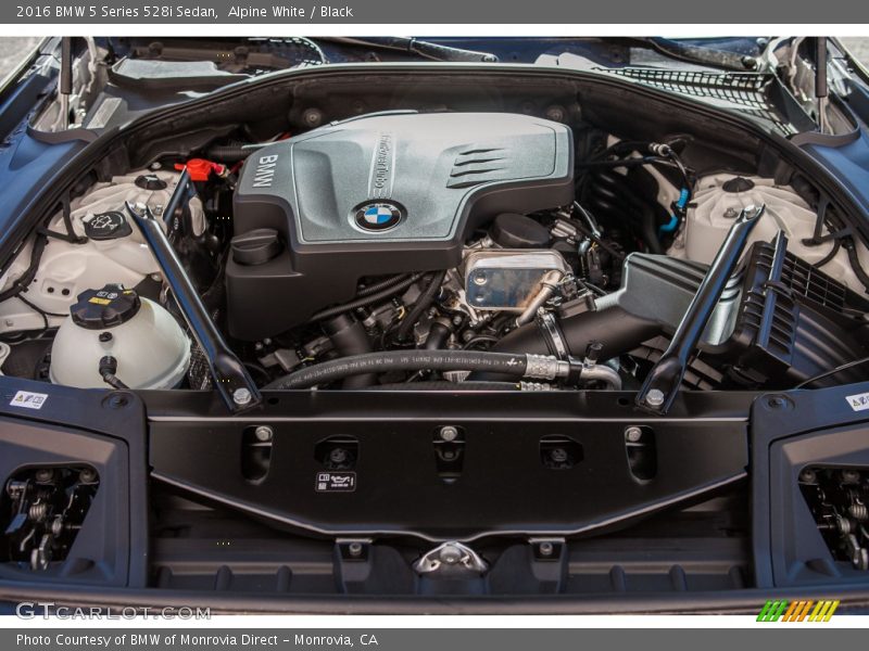 Alpine White / Black 2016 BMW 5 Series 528i Sedan