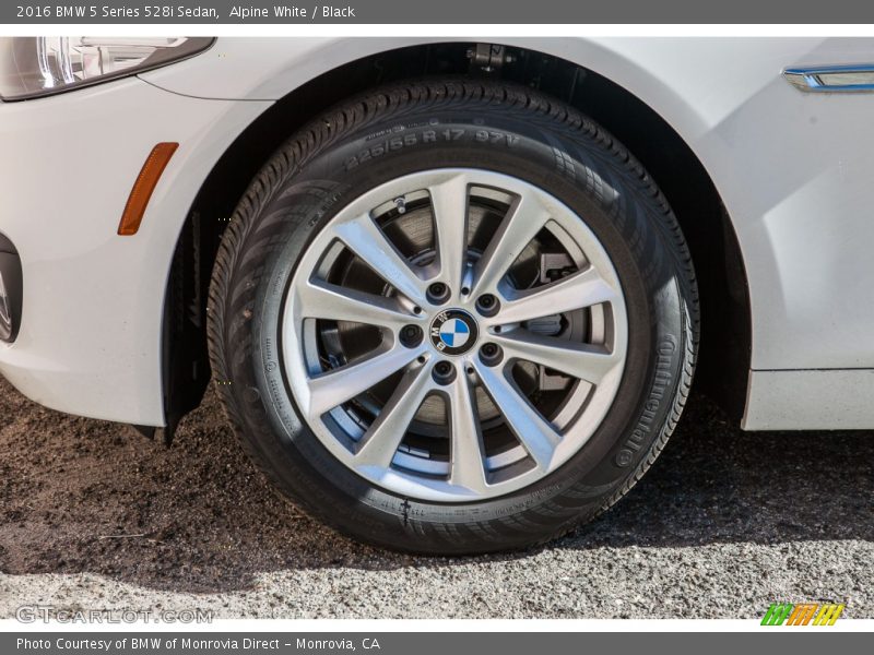 Alpine White / Black 2016 BMW 5 Series 528i Sedan
