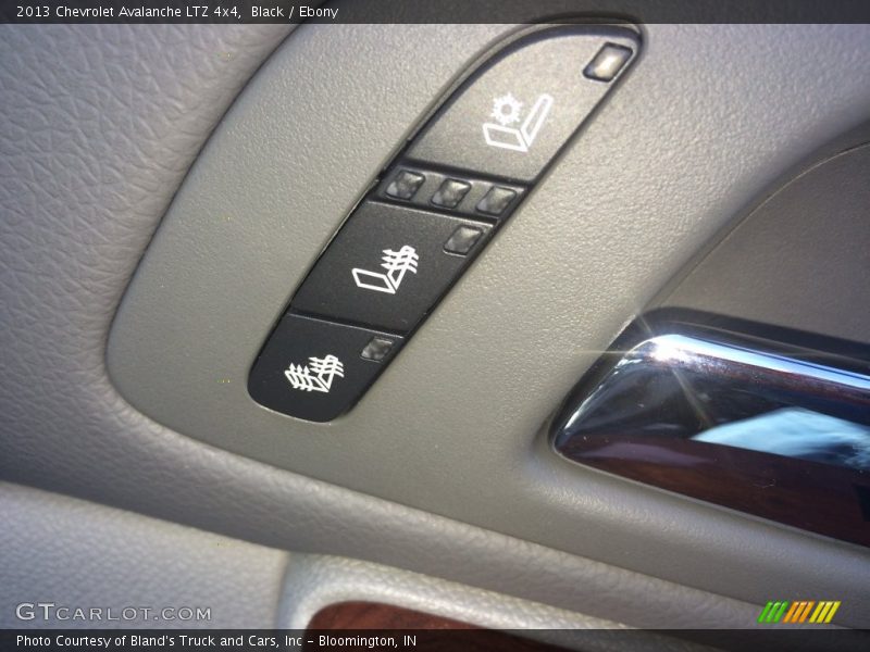Black / Ebony 2013 Chevrolet Avalanche LTZ 4x4