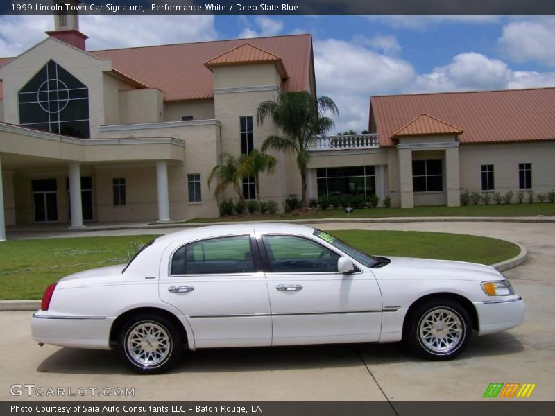 Performance White / Deep Slate Blue 1999 Lincoln Town Car Signature