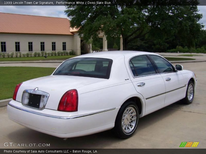 Performance White / Deep Slate Blue 1999 Lincoln Town Car Signature