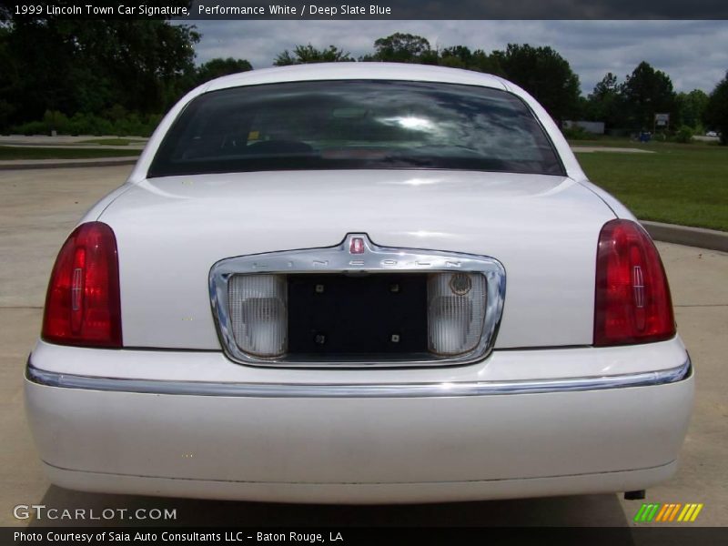 Performance White / Deep Slate Blue 1999 Lincoln Town Car Signature
