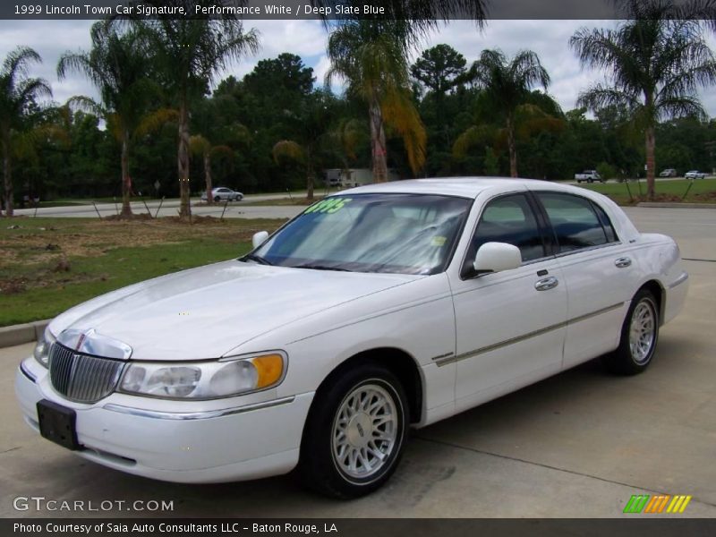 Performance White / Deep Slate Blue 1999 Lincoln Town Car Signature