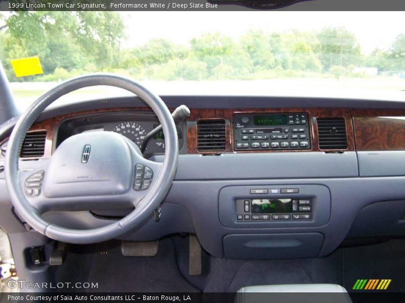 Performance White / Deep Slate Blue 1999 Lincoln Town Car Signature