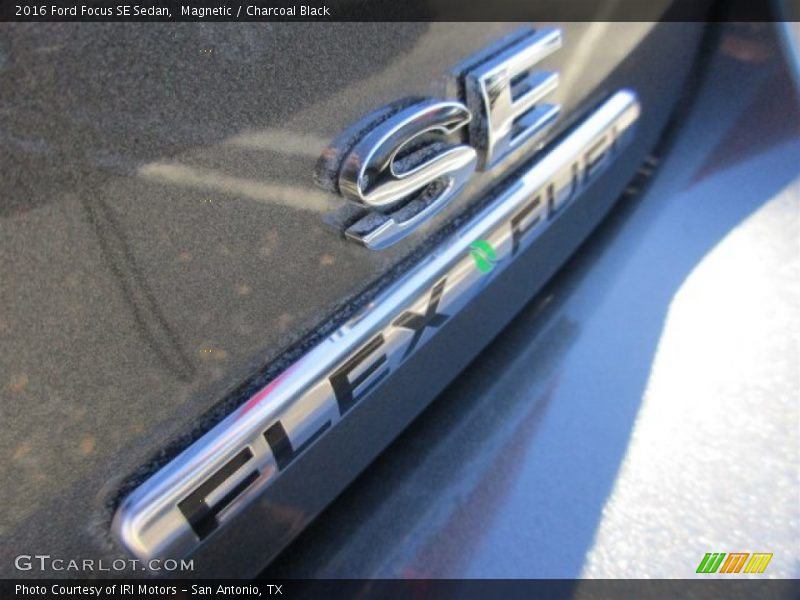 Magnetic / Charcoal Black 2016 Ford Focus SE Sedan