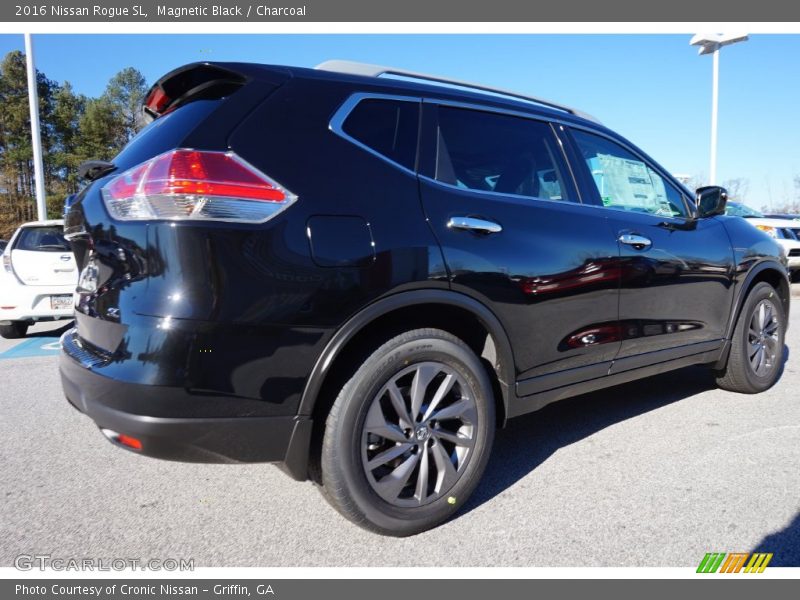 Magnetic Black / Charcoal 2016 Nissan Rogue SL