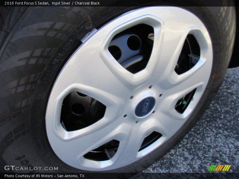 Ingot Silver / Charcoal Black 2016 Ford Focus S Sedan