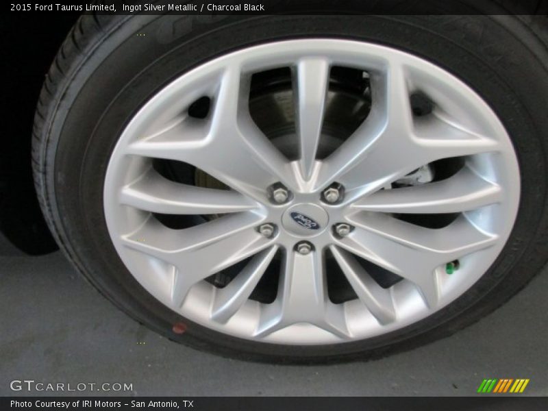 Ingot Silver Metallic / Charcoal Black 2015 Ford Taurus Limited