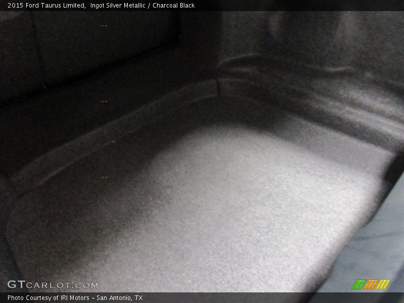 Ingot Silver Metallic / Charcoal Black 2015 Ford Taurus Limited