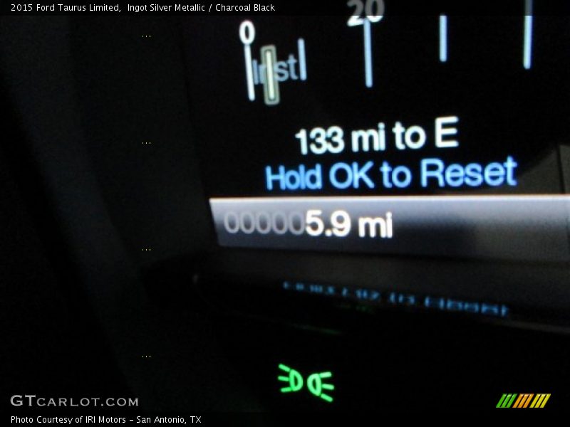Ingot Silver Metallic / Charcoal Black 2015 Ford Taurus Limited