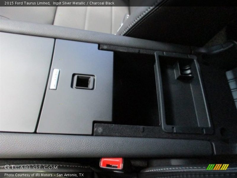 Ingot Silver Metallic / Charcoal Black 2015 Ford Taurus Limited
