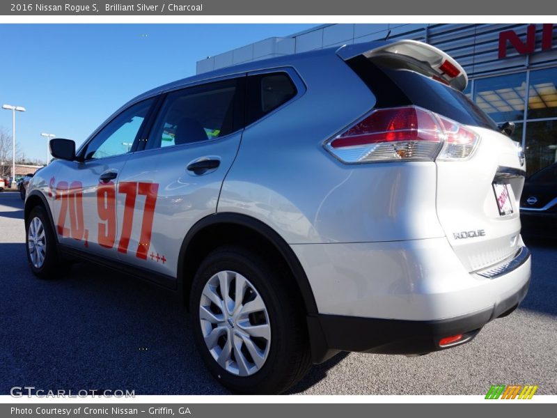 Brilliant Silver / Charcoal 2016 Nissan Rogue S