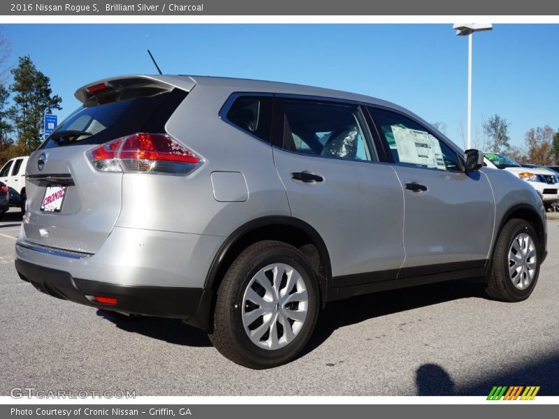Brilliant Silver / Charcoal 2016 Nissan Rogue S