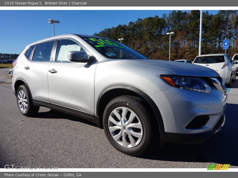 Brilliant Silver / Charcoal 2016 Nissan Rogue S