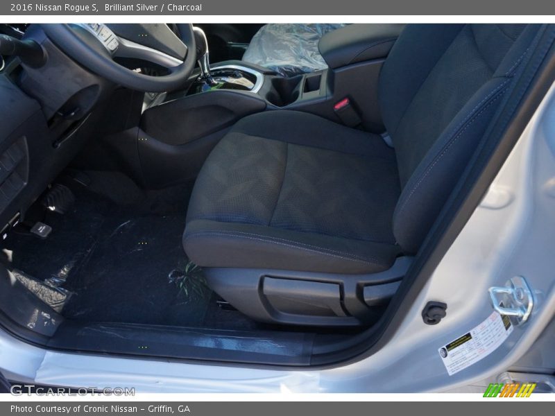 Brilliant Silver / Charcoal 2016 Nissan Rogue S