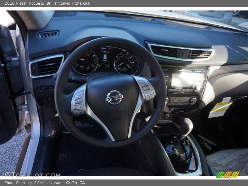 Brilliant Silver / Charcoal 2016 Nissan Rogue S