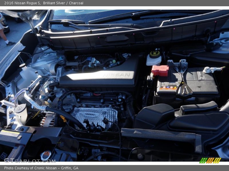 Brilliant Silver / Charcoal 2016 Nissan Rogue S