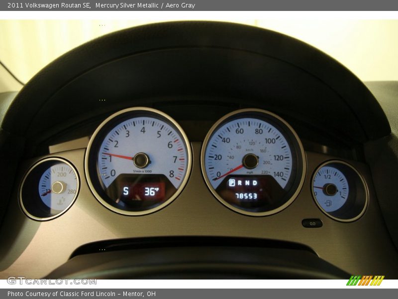Mercury Silver Metallic / Aero Gray 2011 Volkswagen Routan SE