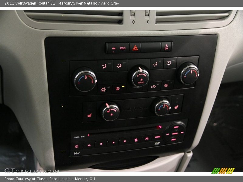 Mercury Silver Metallic / Aero Gray 2011 Volkswagen Routan SE