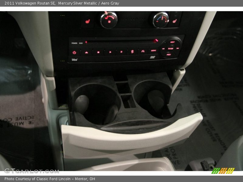 Mercury Silver Metallic / Aero Gray 2011 Volkswagen Routan SE
