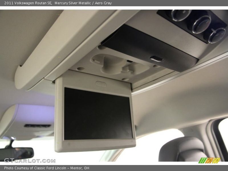 Mercury Silver Metallic / Aero Gray 2011 Volkswagen Routan SE