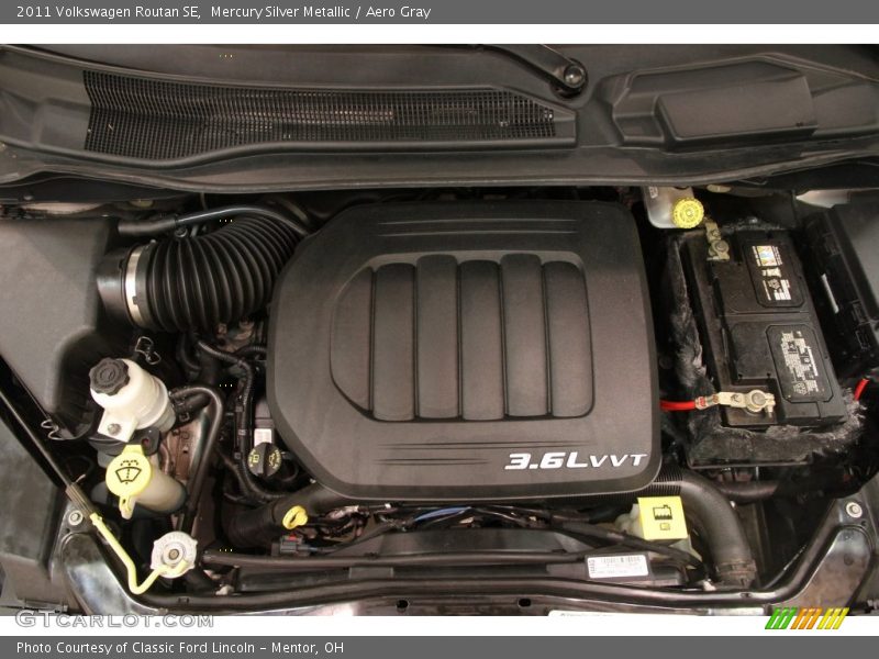 Mercury Silver Metallic / Aero Gray 2011 Volkswagen Routan SE