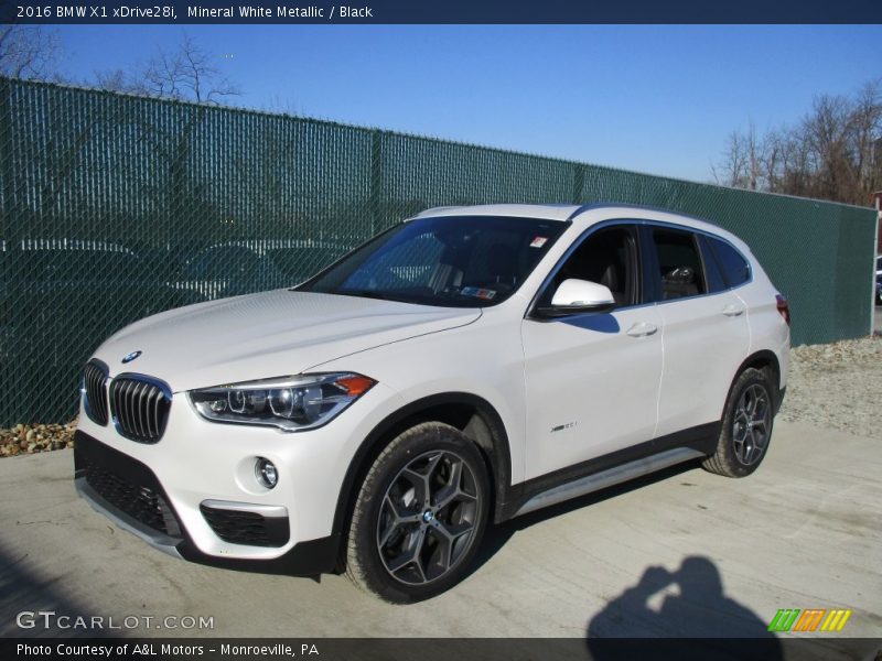 Front 3/4 View of 2016 X1 xDrive28i
