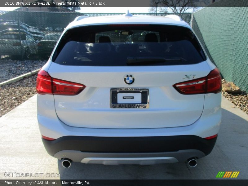 Mineral White Metallic / Black 2016 BMW X1 xDrive28i