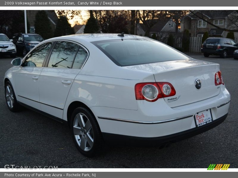 Candy White / Deep Black 2009 Volkswagen Passat Komfort Sedan